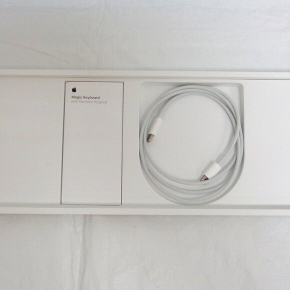 Apple Magic Keyboard and Magic Trackpad bundle in box - Picture 4 of 14